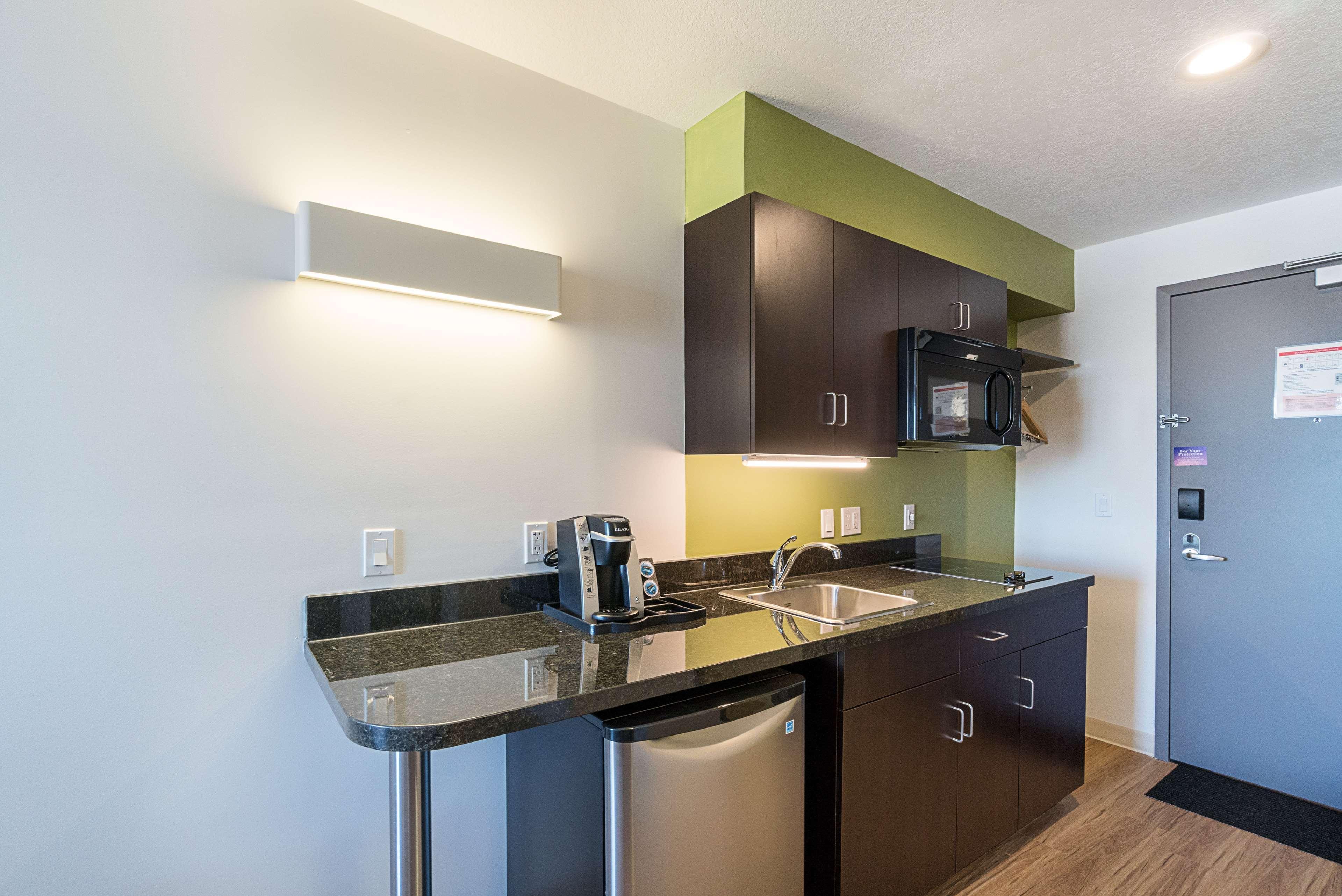 Studio 6-Bruderheim, Ab Exteriör bild